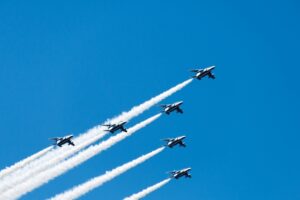 ブルーインパルス　パイロット　年収