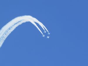 ブルーインパルス　パイロット　年収