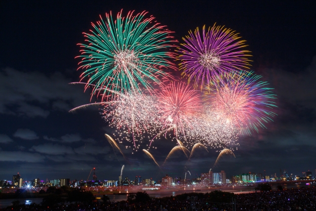 日本海洋上花火大会　2025　混雑